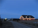 Ons verlicht huis in de sneeuw