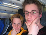 Christiaan en Mark in het vliegtuig